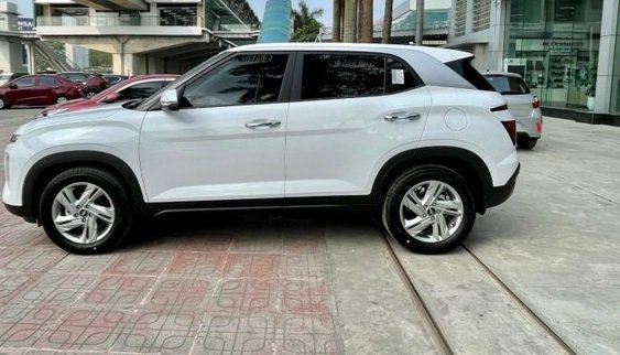 Hyundai Creta giảm giá cực mạnh kèm quà tặng